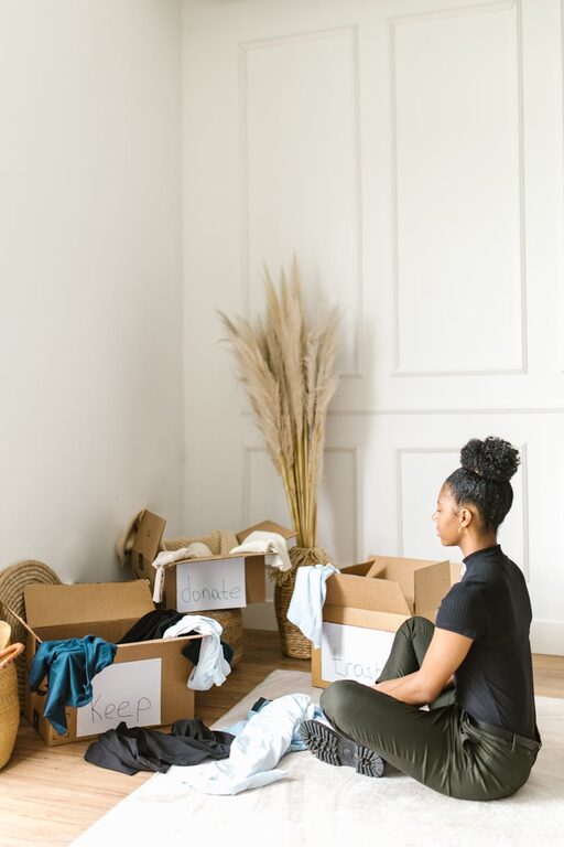 How to Store Seasonal Clothes Efficiently: Tips for a Clutter-Free Home
